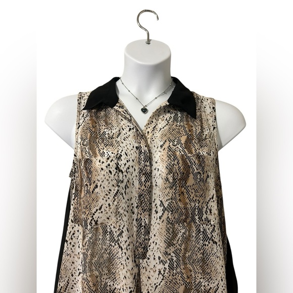 BCBG MaxAzria Sleeveless Snake Print Blouse Pleated Back Contrast Collar Medium - Picture 8 of 9